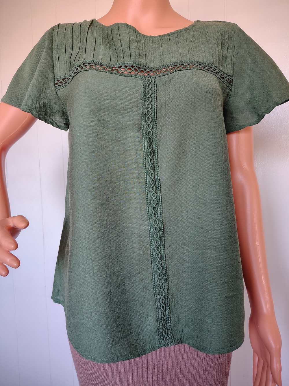 E & M Women’s Green Lace-Trim Short Sleeve Top Size S